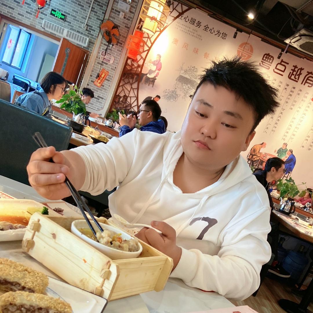 佳伟不胖