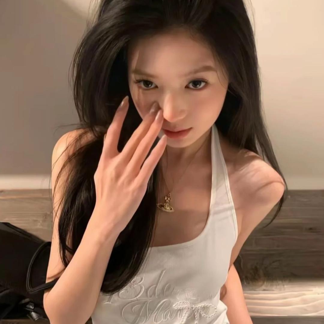 - 吕盼
