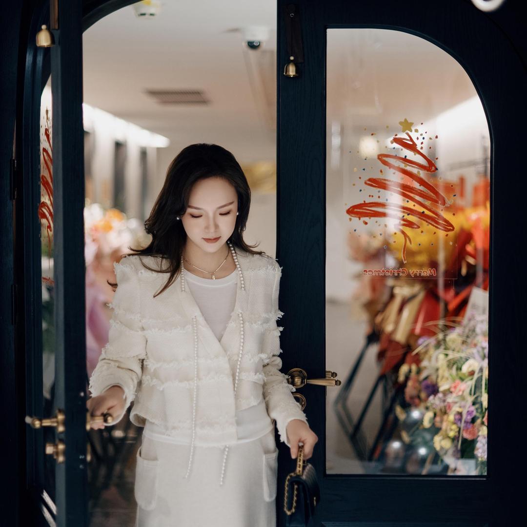 贵阳奢品阁-轩轩