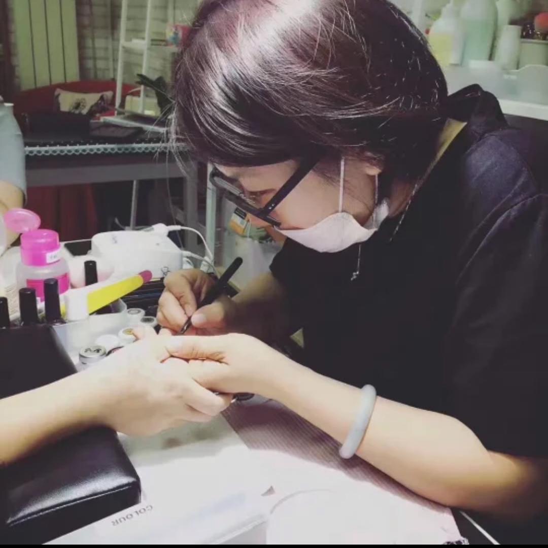TONGLABNAILS