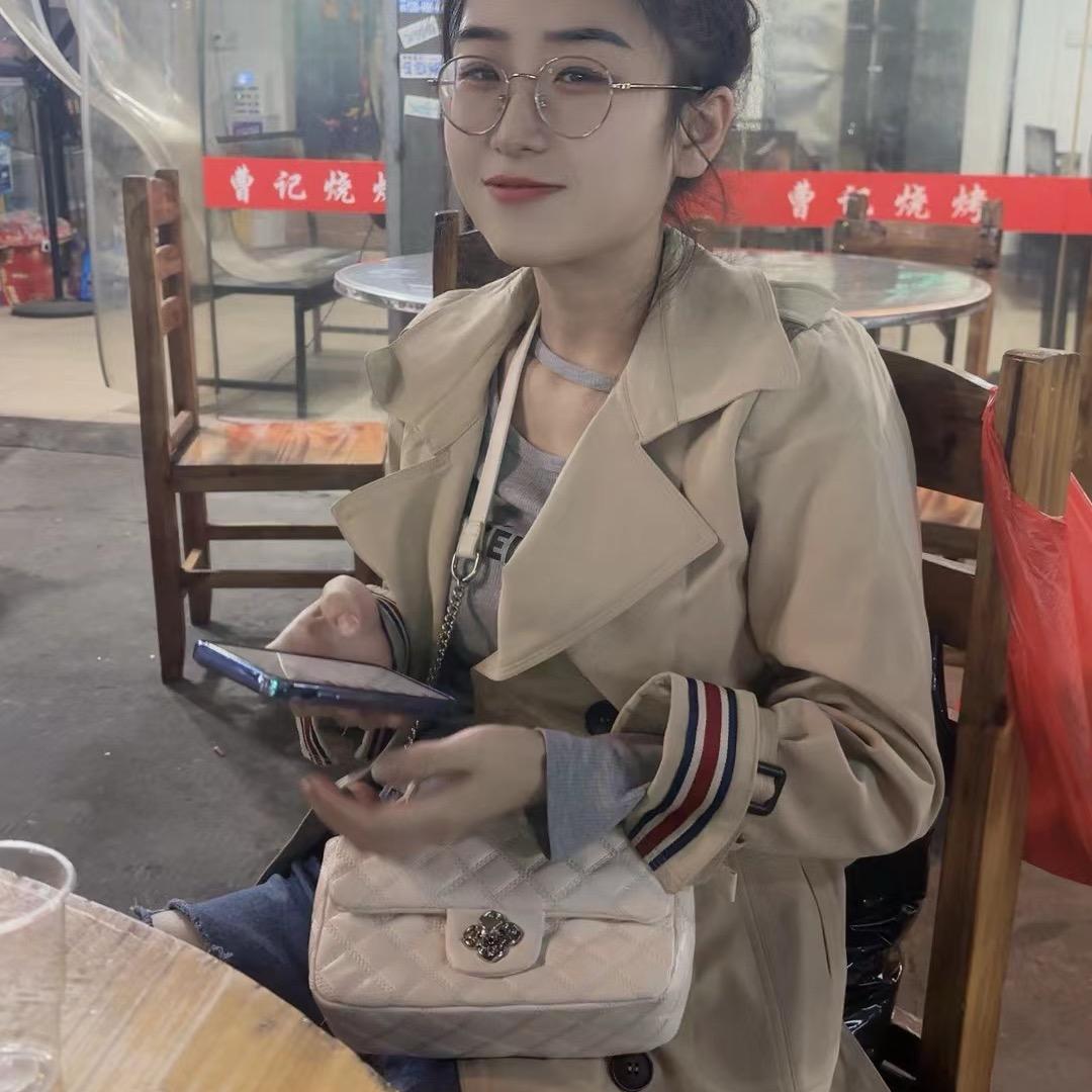 做衣服的小甜甜