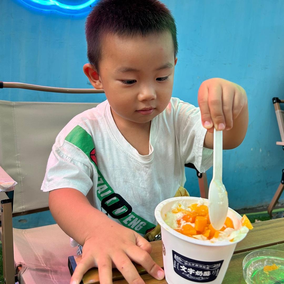小屁孩儿辰辰