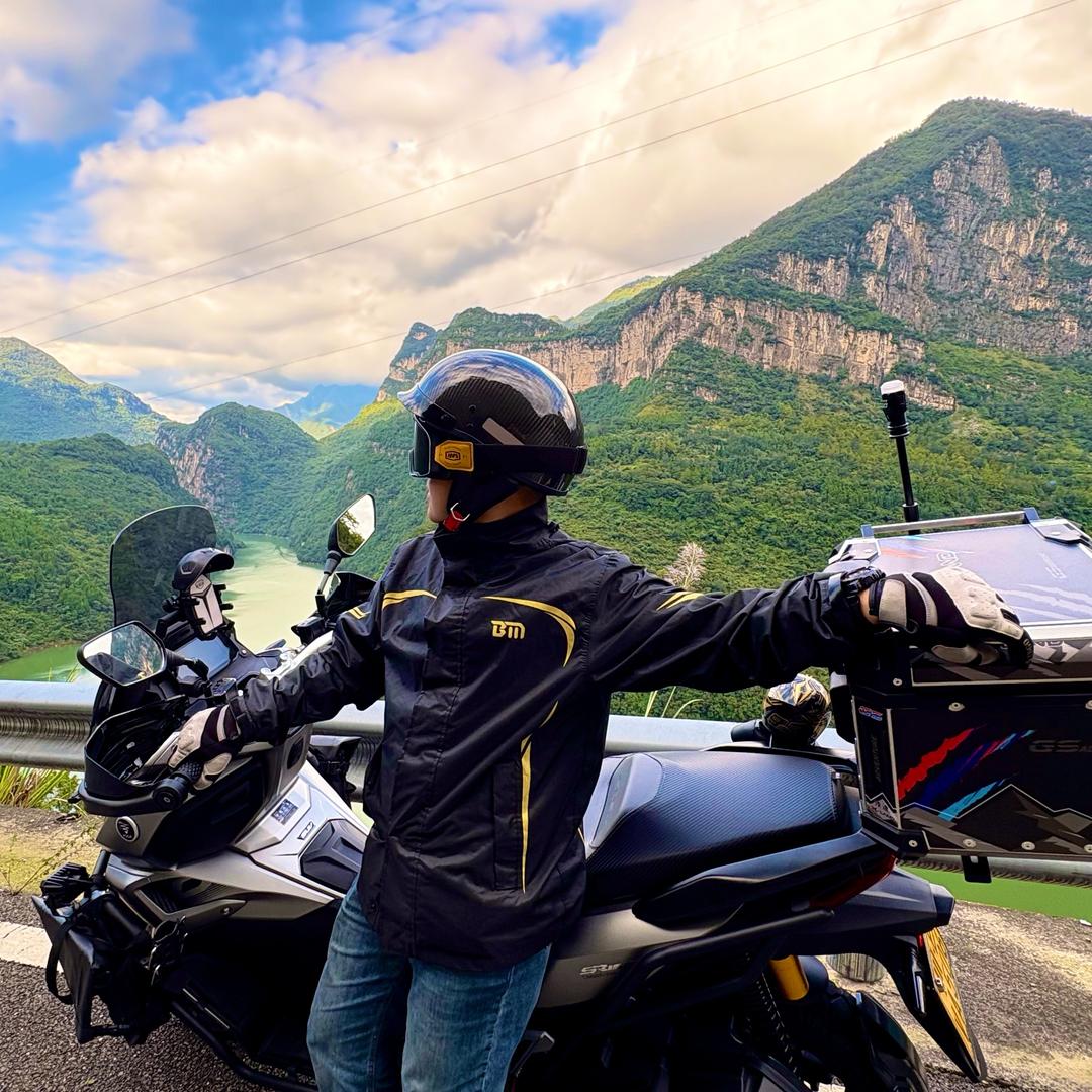 楚靖🏍️ 🎤 🎹