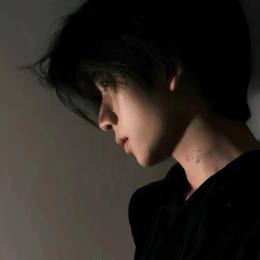 最舔狗的那年被人用绳子拴着上街游行