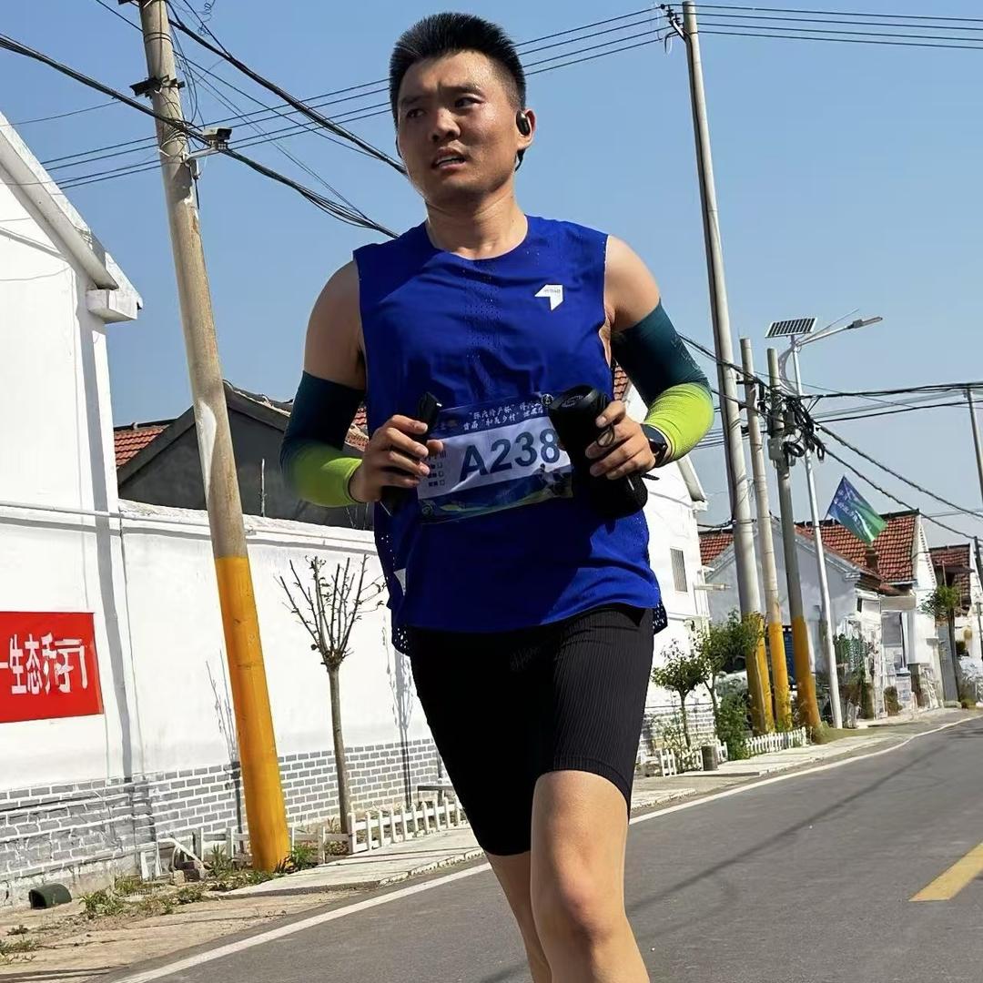 菜腿小吉²¹·⁰⁹⁷⁵/₄₂.₁₉₅