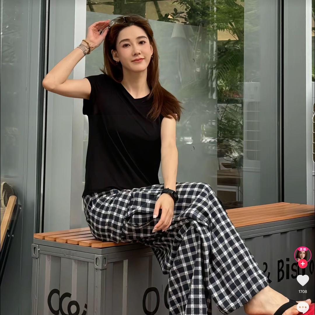 荷荷Haley （时尚穿搭）