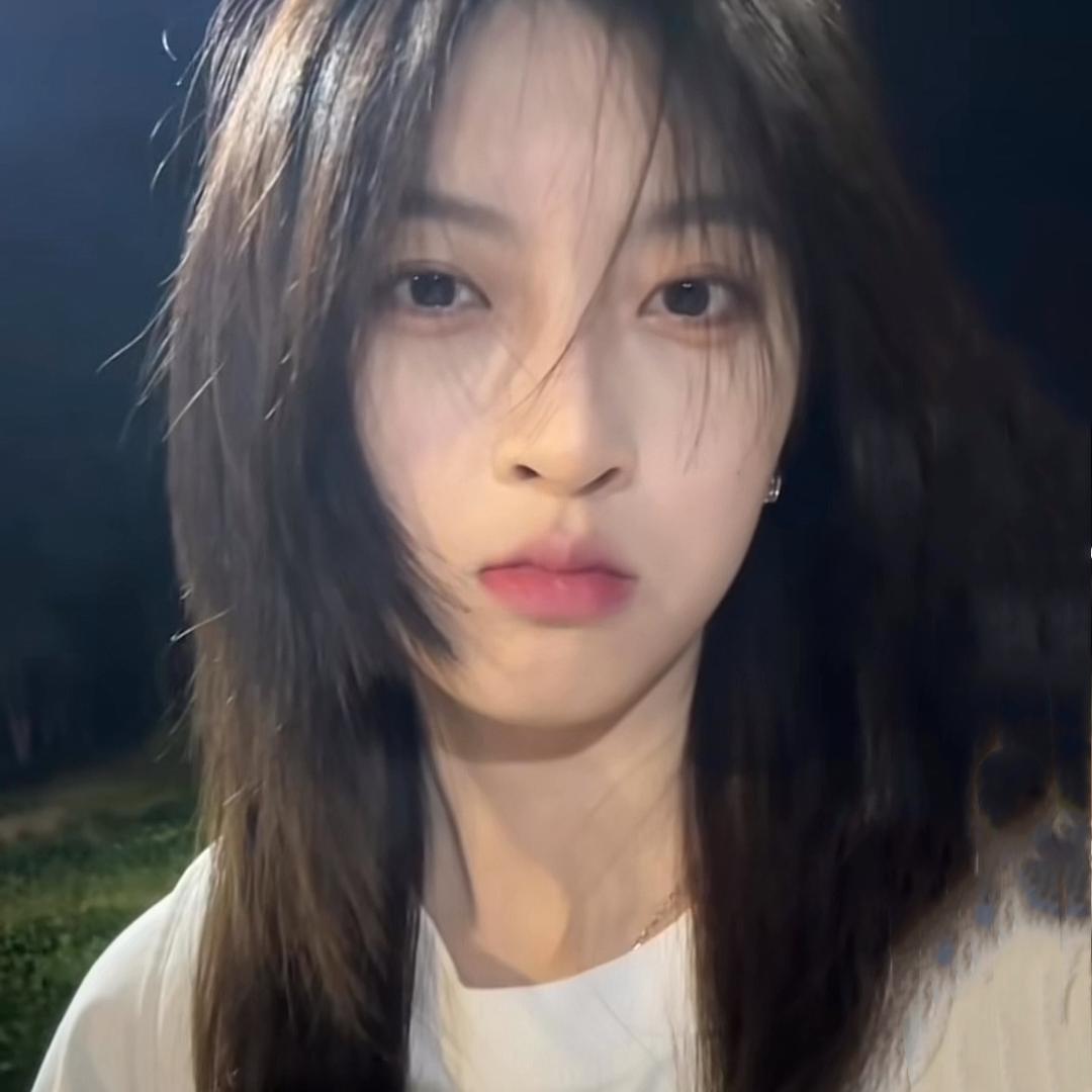偷穿白袜子的🐱