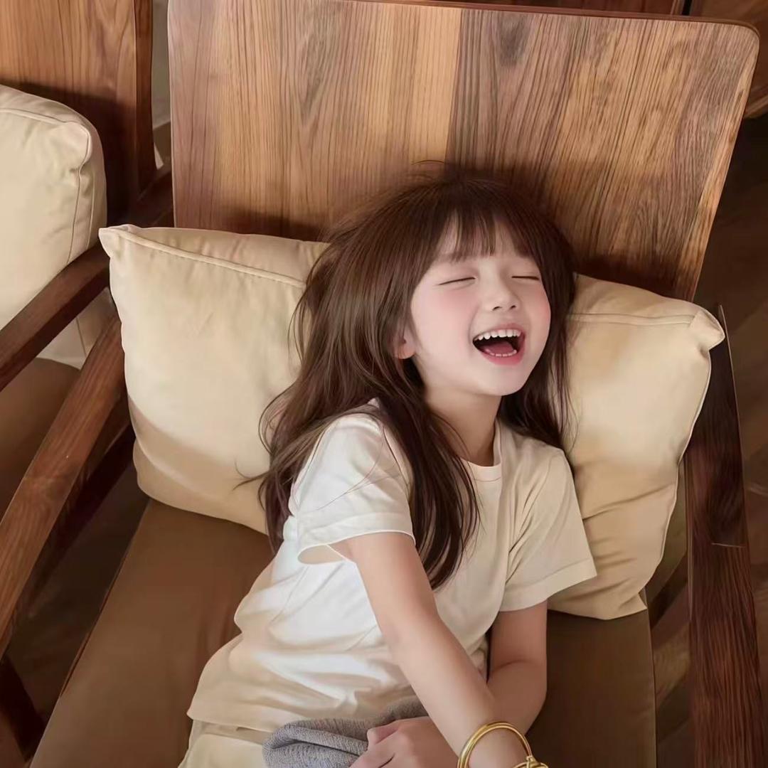 腼腆小美