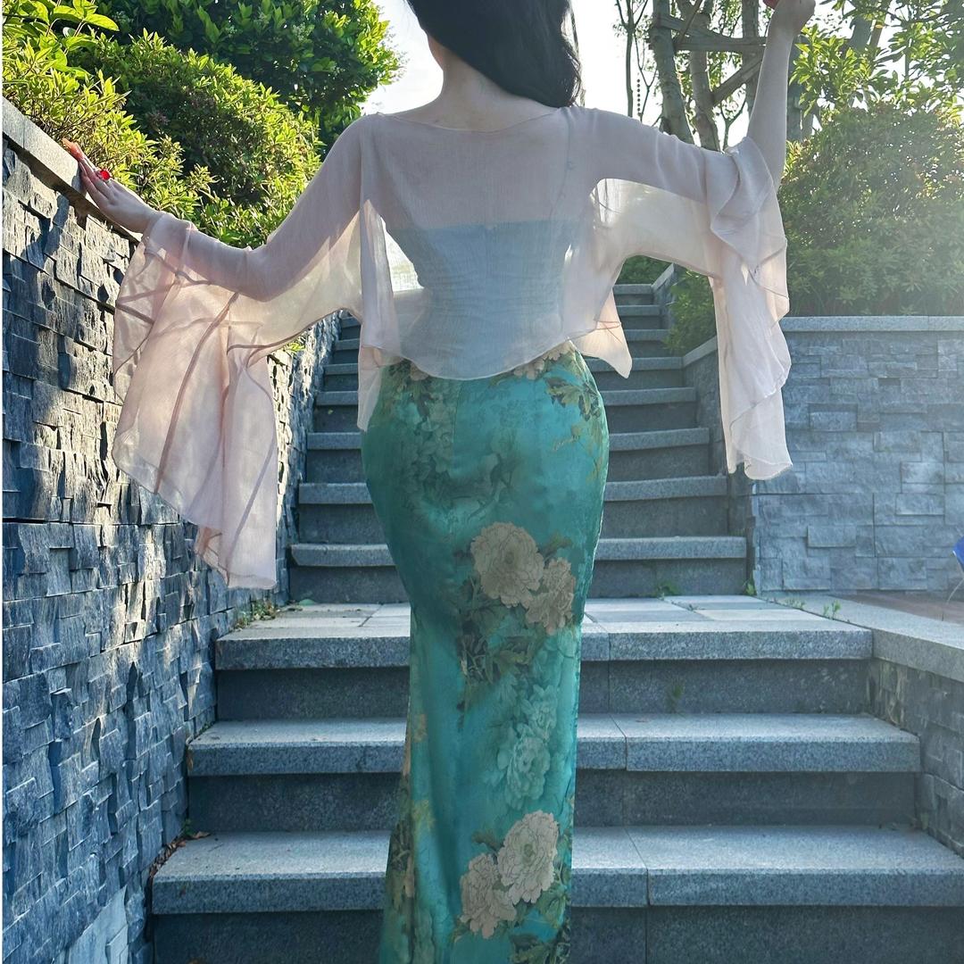 唯艳衣服装设计工作室陌越