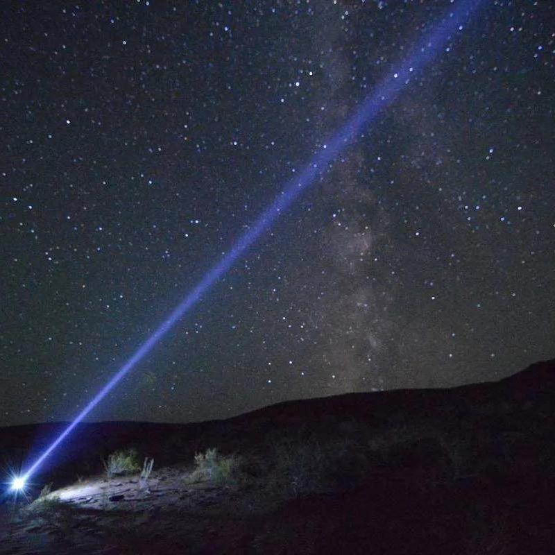 明豹灯咖户外装备专卖店