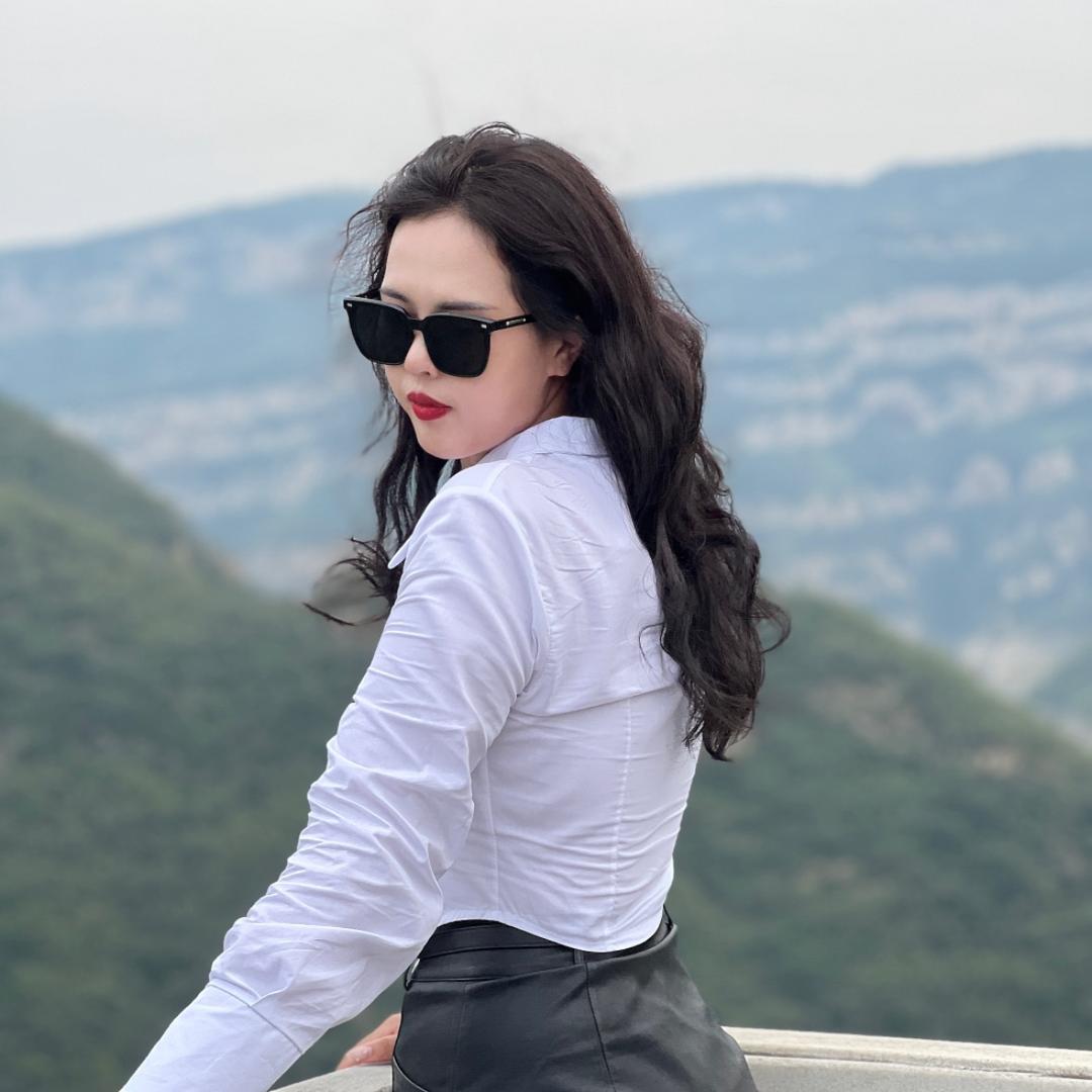 敏敏爱吃喝玩乐