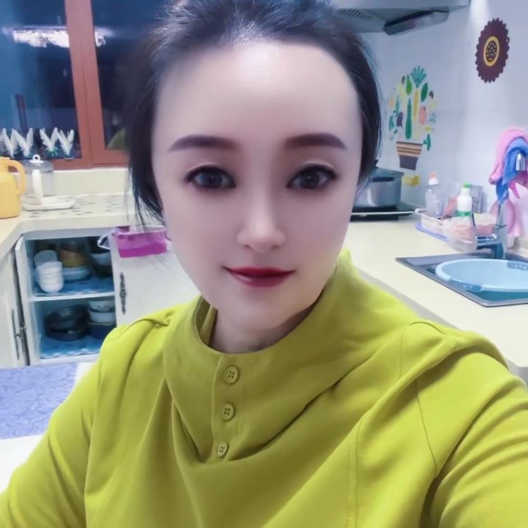 左妮♥️｛山涧幽兰香｝