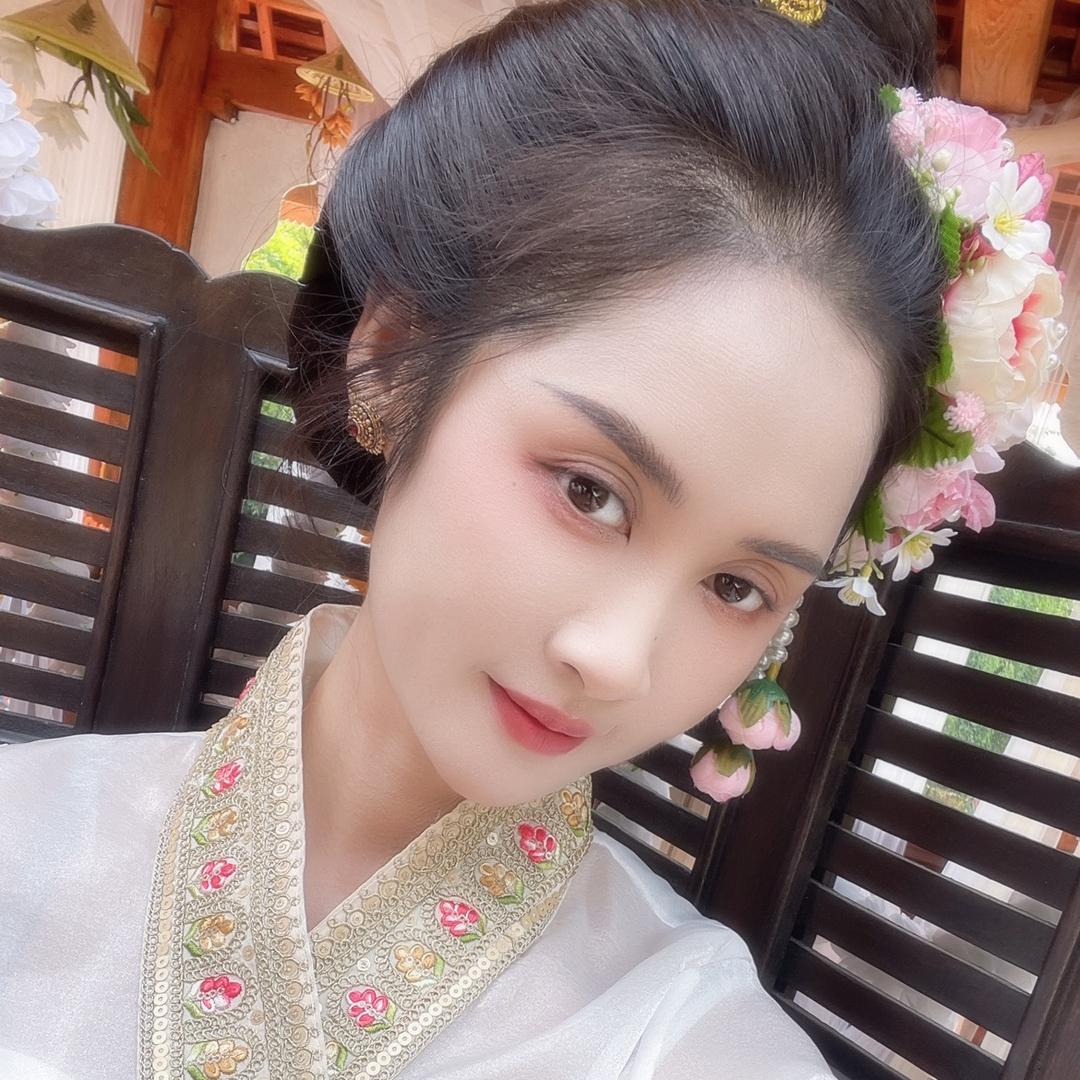 （端端）玉端西双版纳傣族主持人