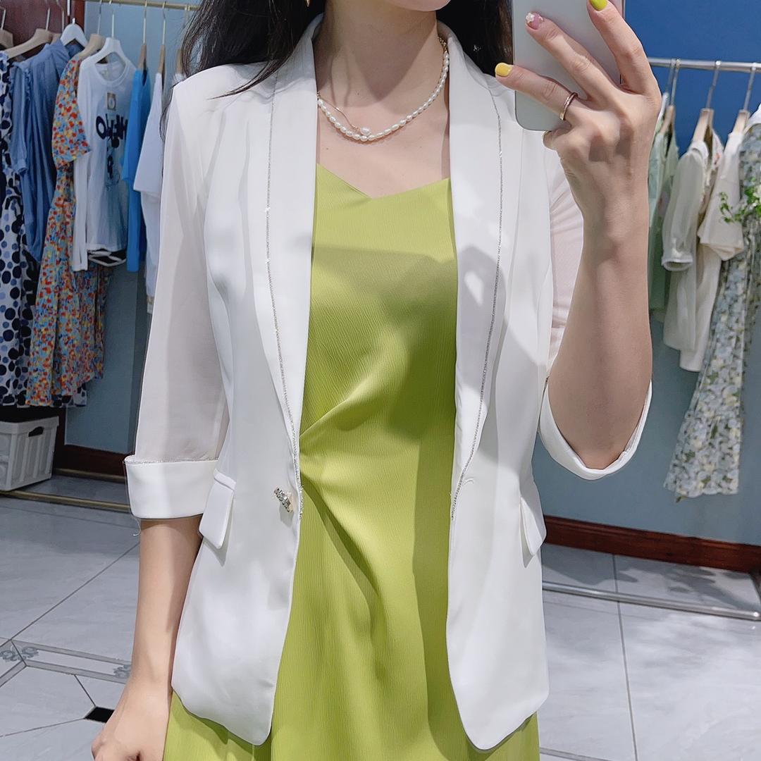 新疆四季女装集合店