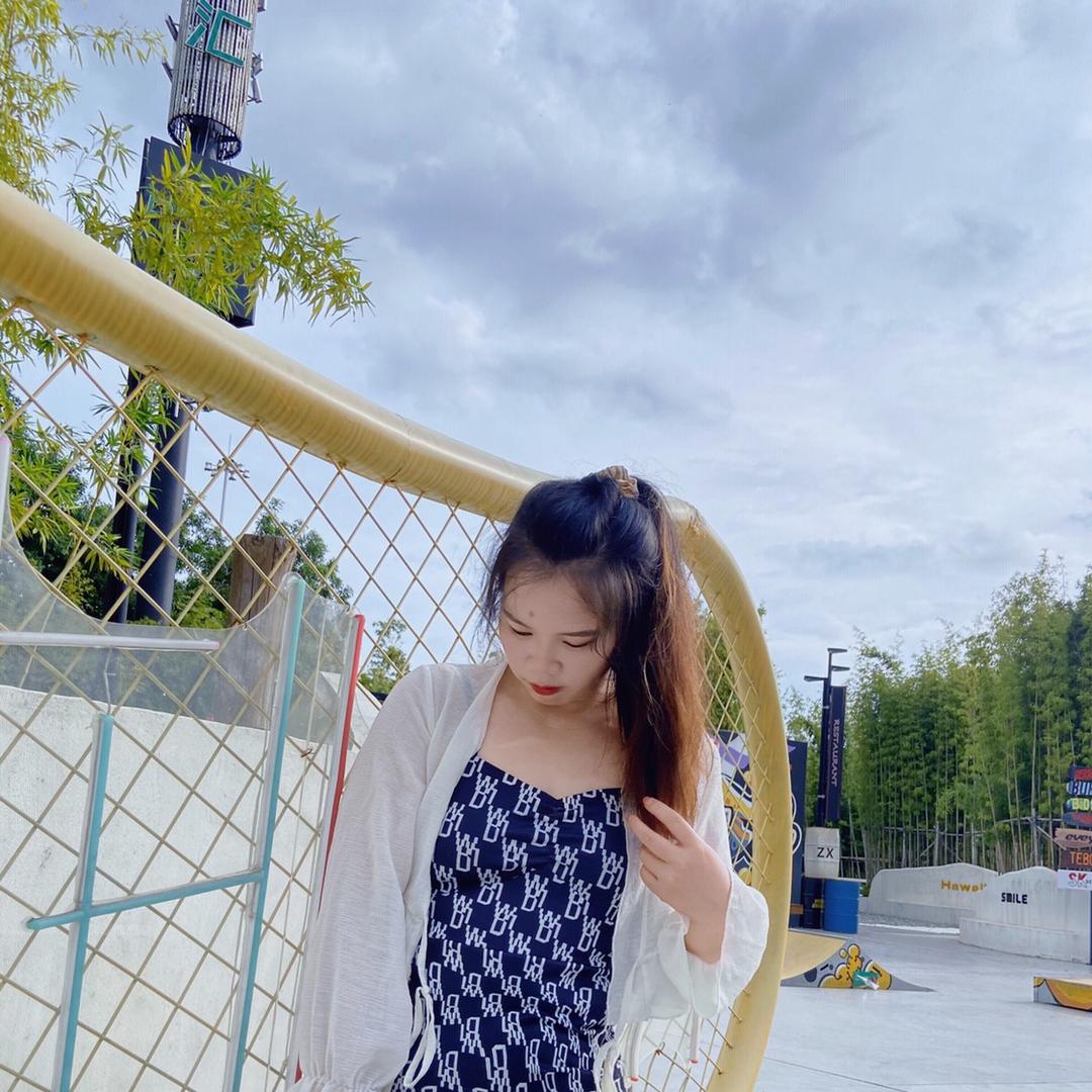 MO莫姐