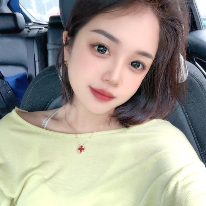 卖电脑的小姐姐