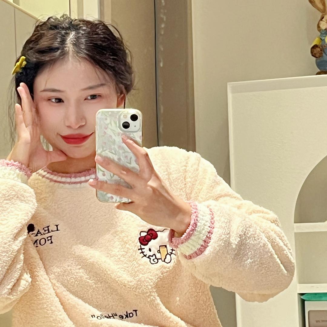 阜阳市颍州区思颖颖服装店