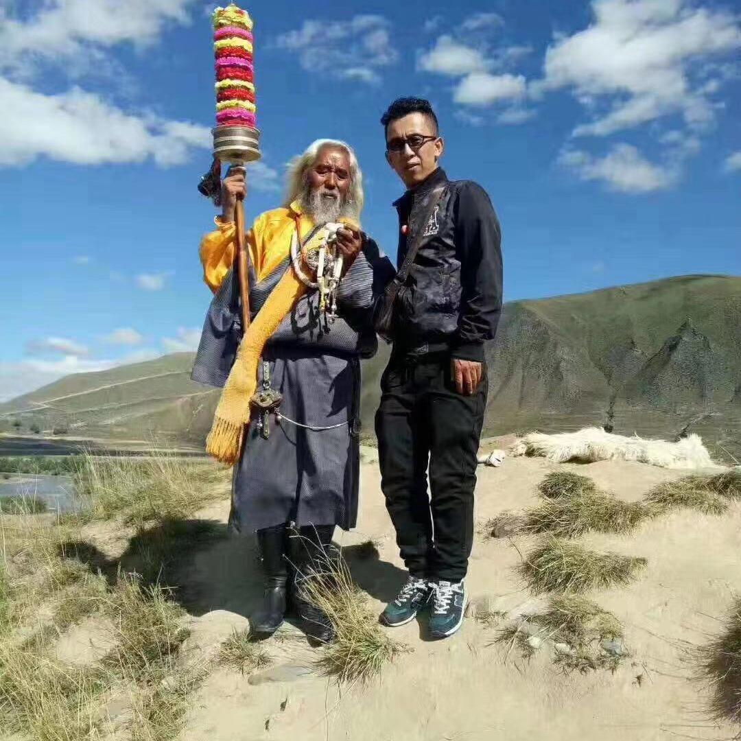 吉祥雄鹰