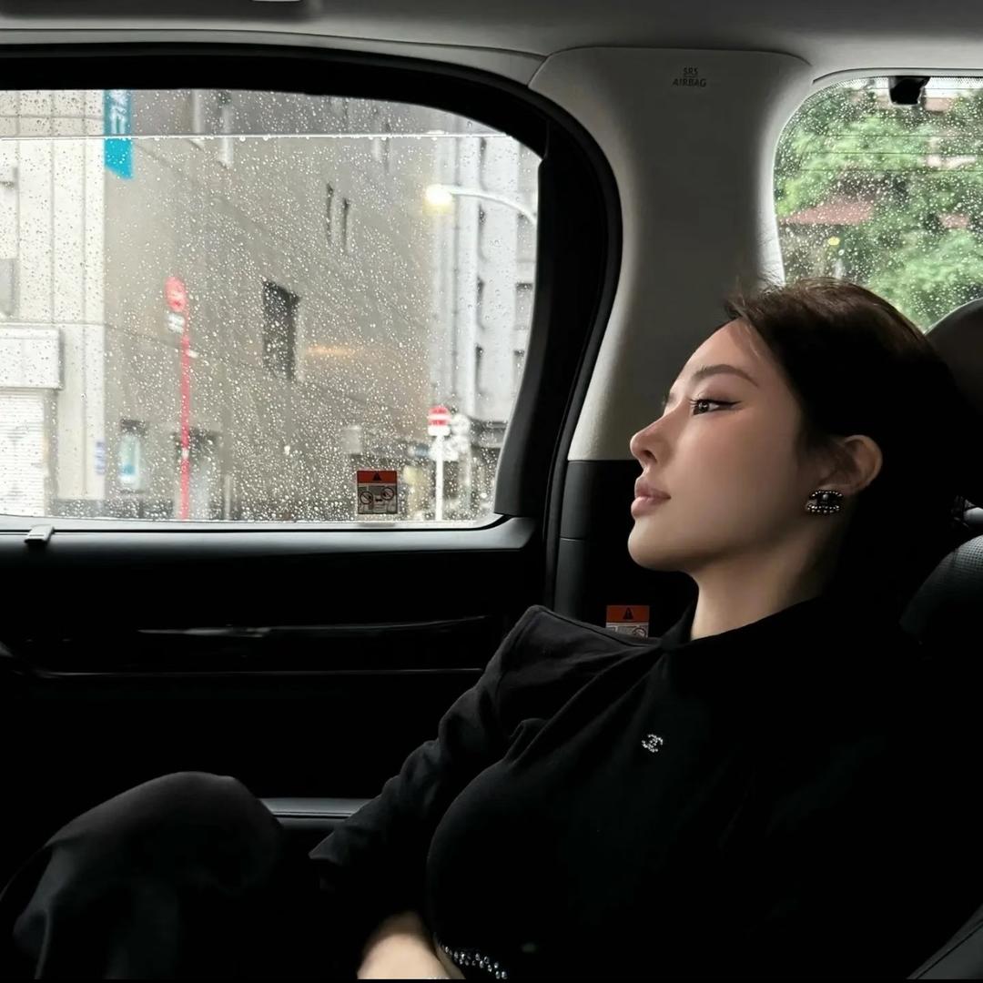贞诗妮.