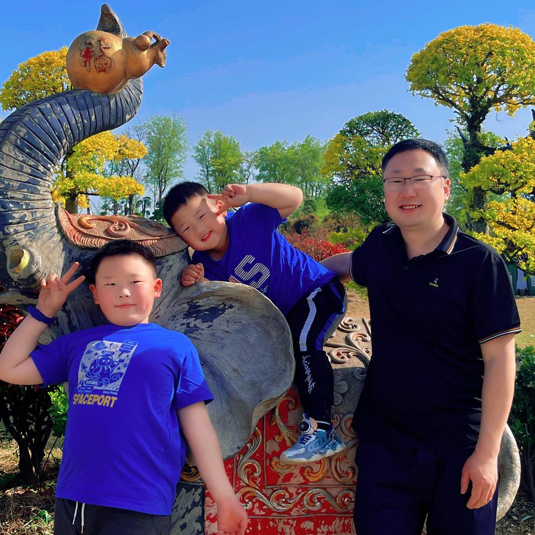 郭子一家人
