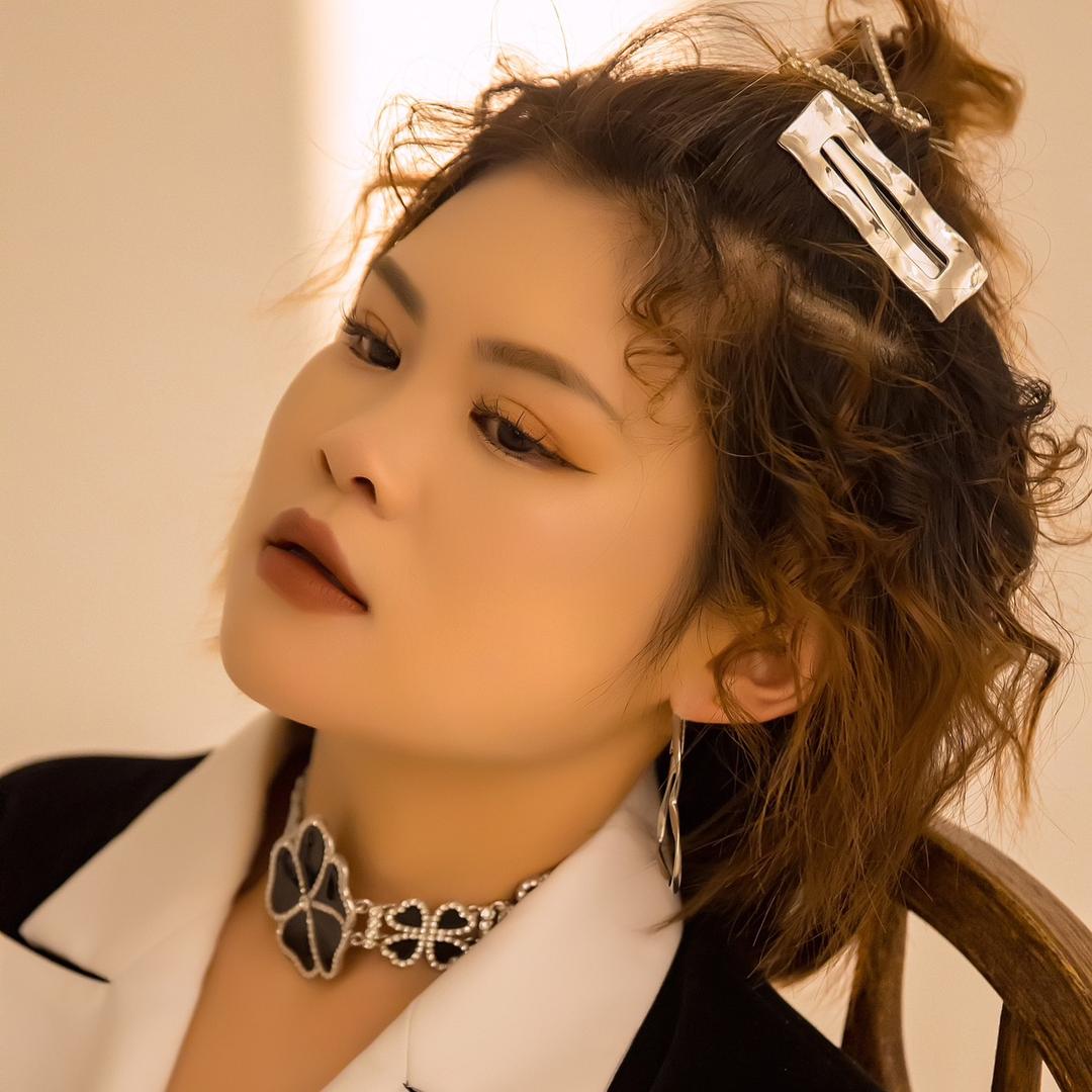 名媛美妆编发盘发