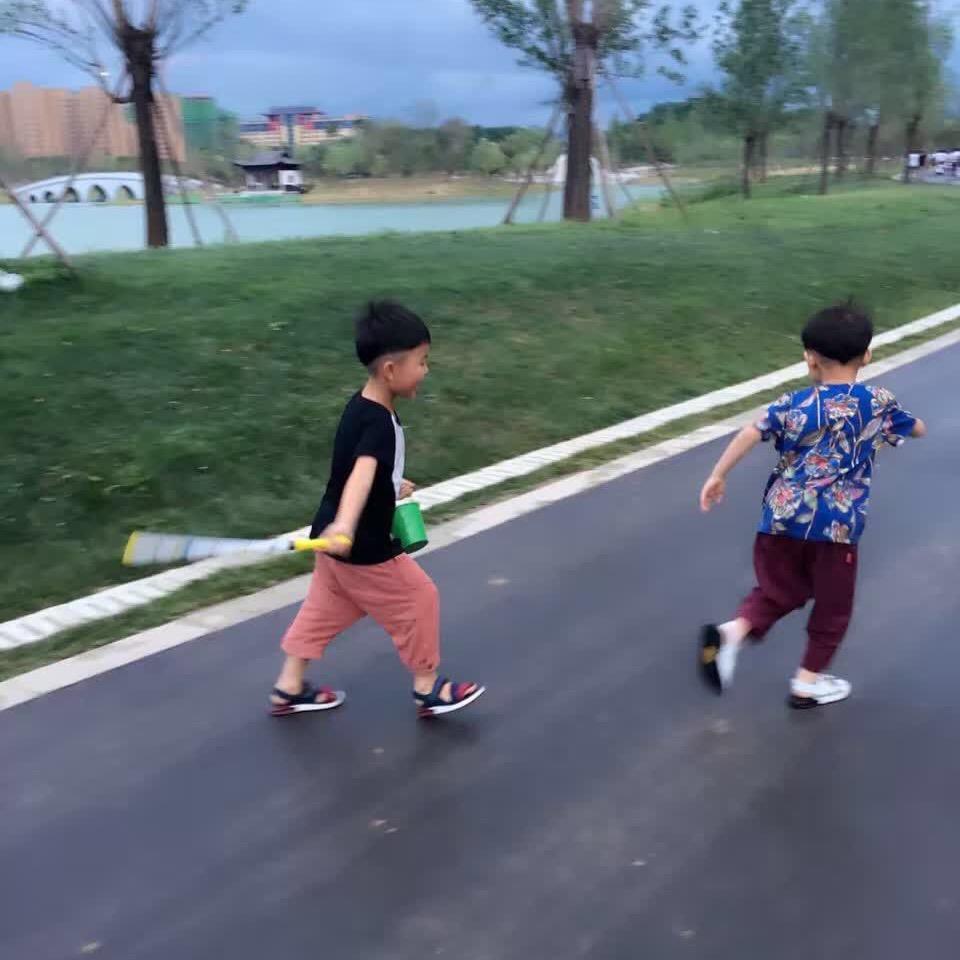 曹  莉