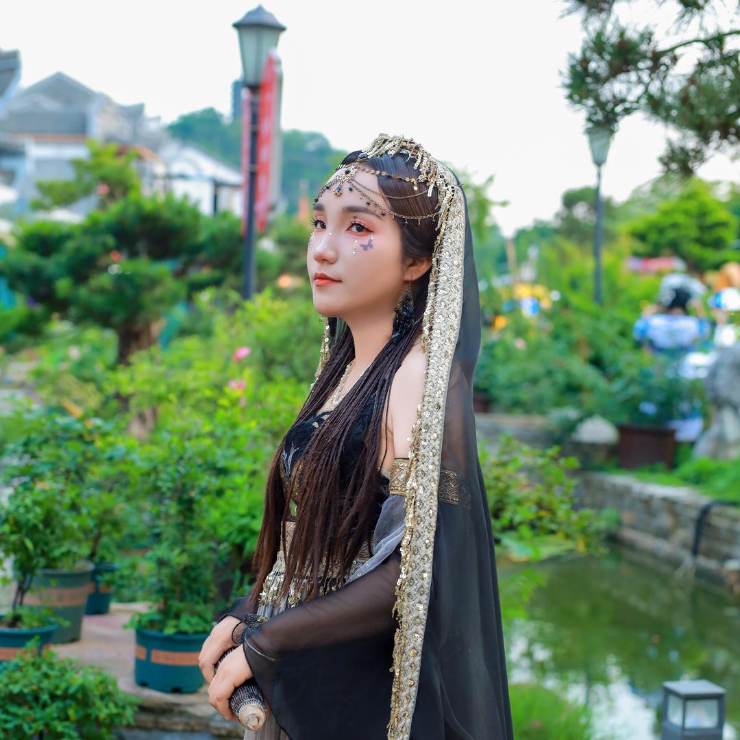 怀集容容艺彩窗帘衣柜定制