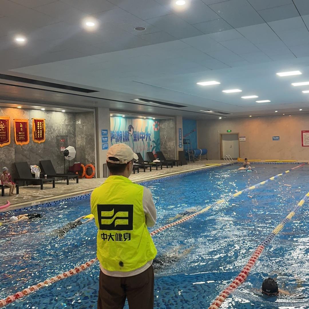 泰安游泳金教练