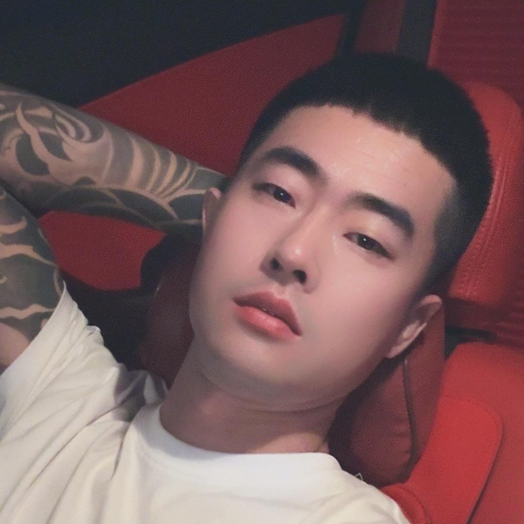 @君