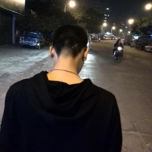 @摸眼回旋踢