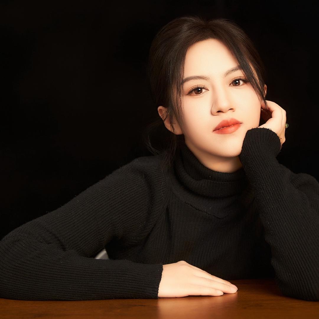 何小花-玻璃移动隔断