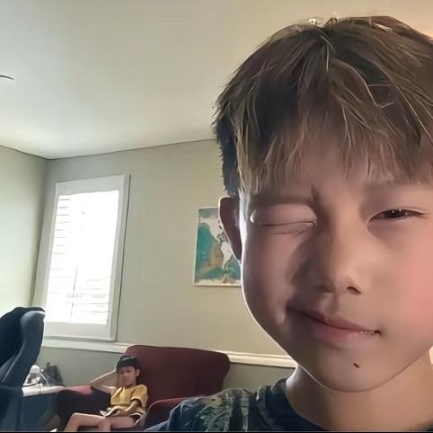 你脸红什么