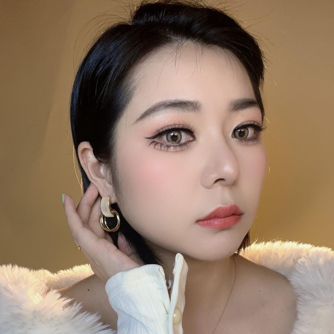 小娜娜子不会化妆