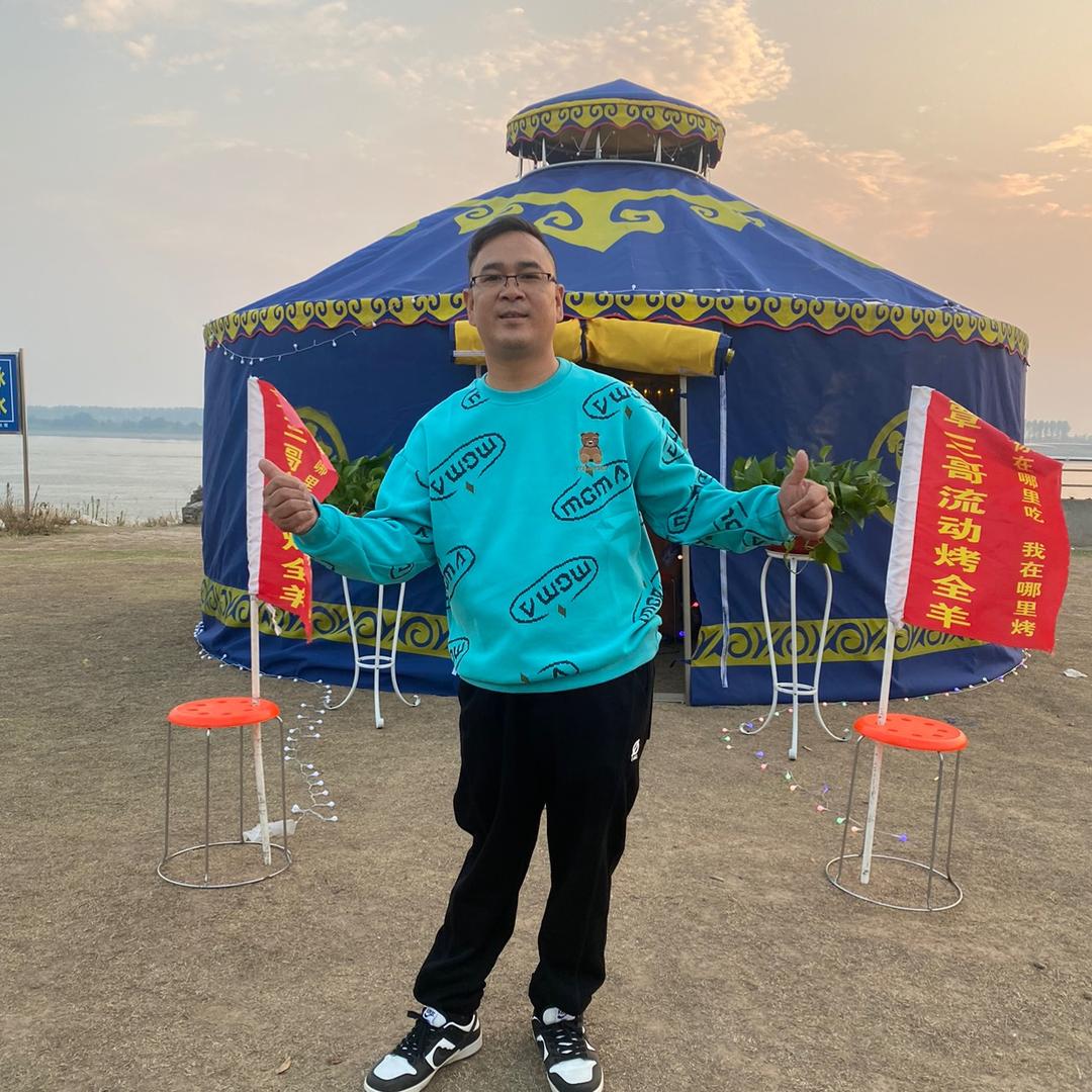 覃三哥流动烤全羊-大锅羊杂汤