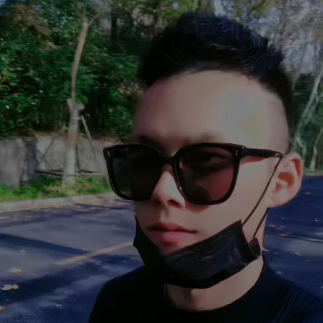 俊少