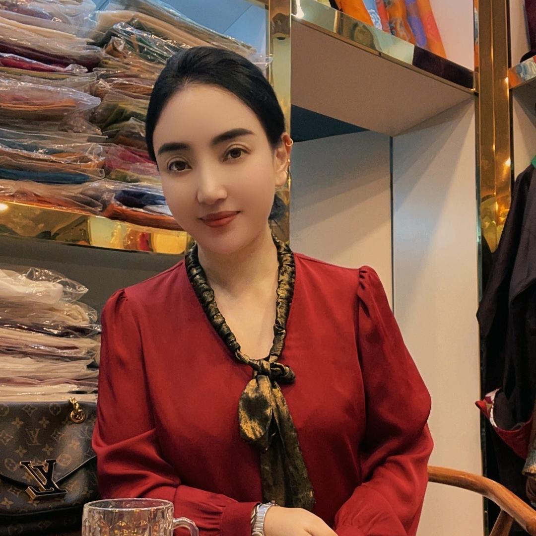 武侯区白之光服饰店