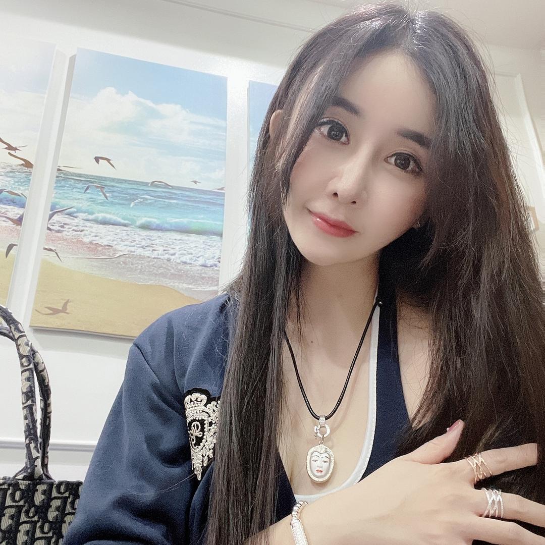爱喝冰美式的晰