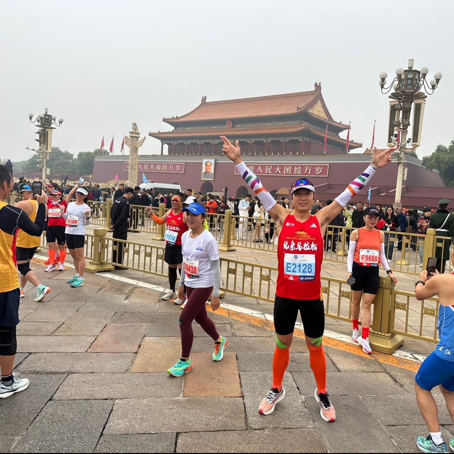 阿兵哥：爱运动跑🏃🏻打🏸️骑🚲