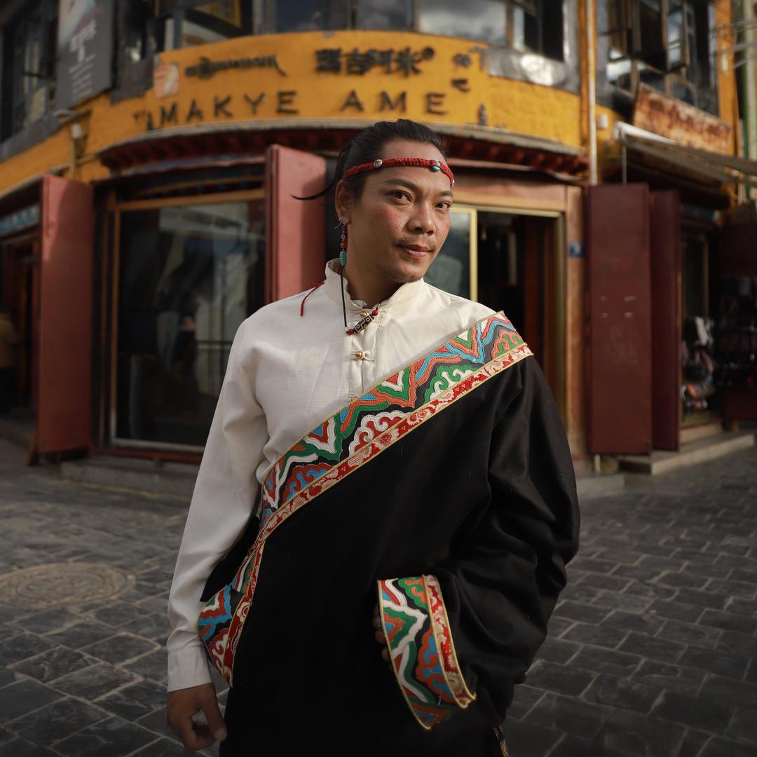 狼🐺仔 （带妈妈环国旅游）