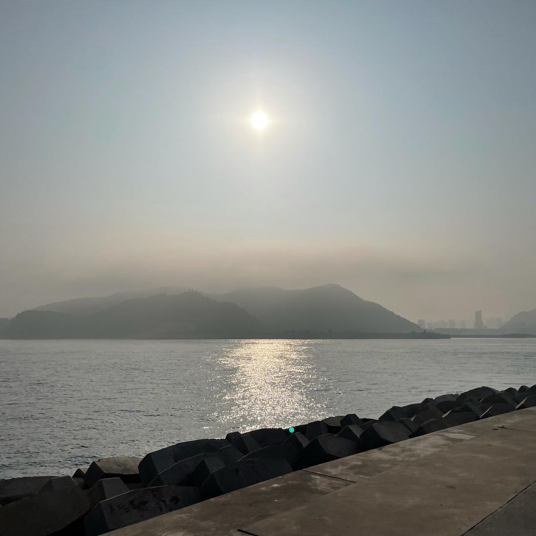 丧丧脸额