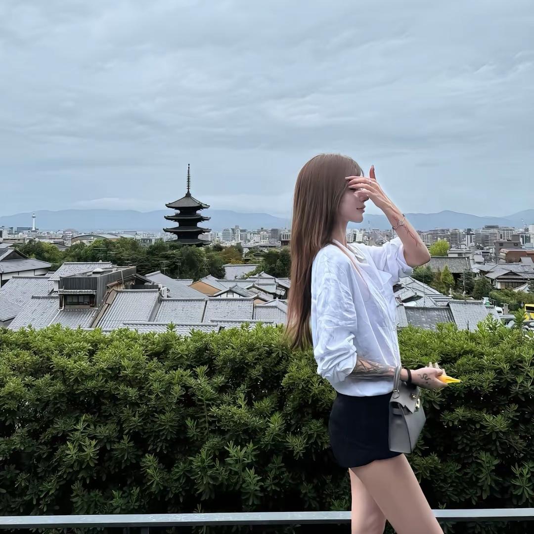 活在过去与梦里.