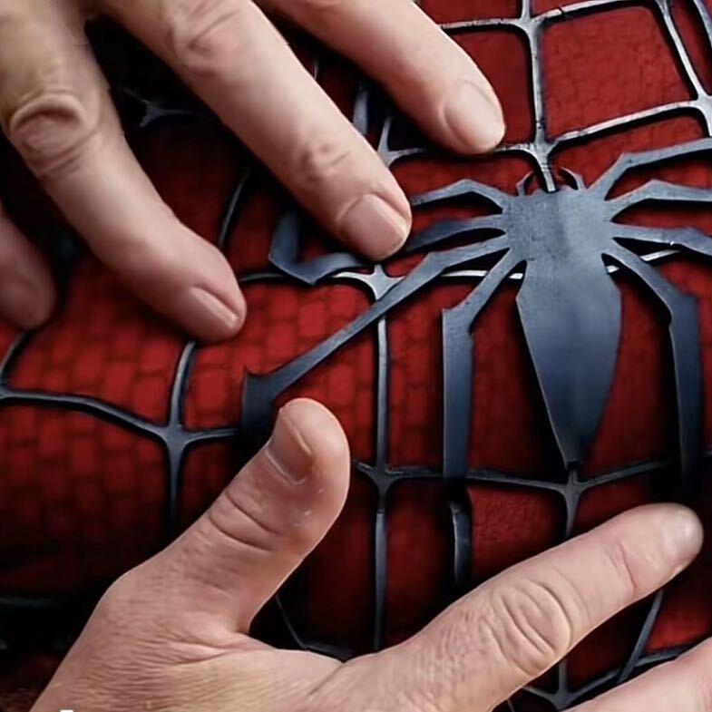 龙卷风摧毁停车场