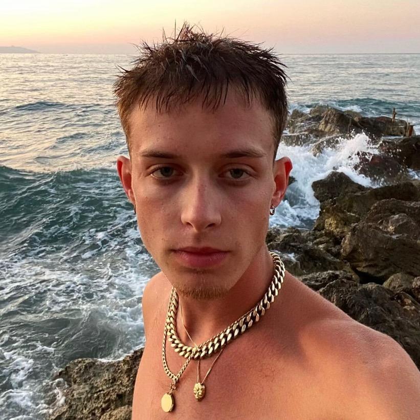 一生只爱菲菲👑