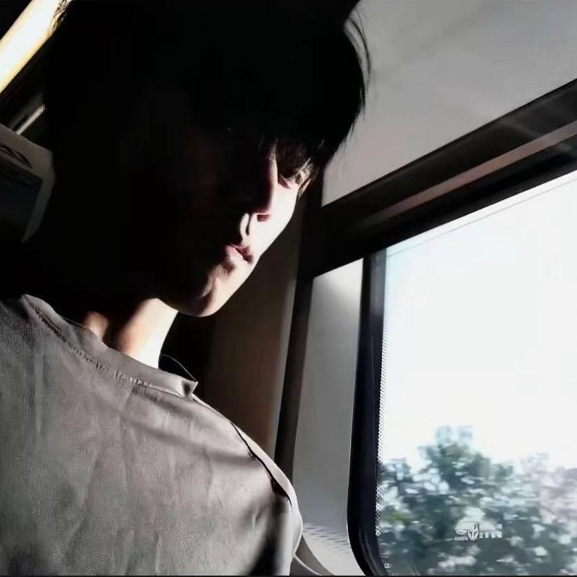 爱舔脚趾头