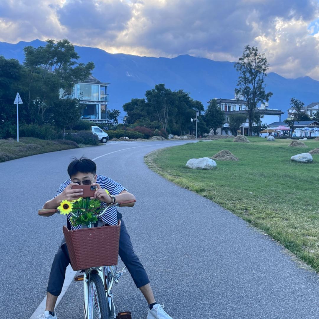 南方小城米线店的张老板