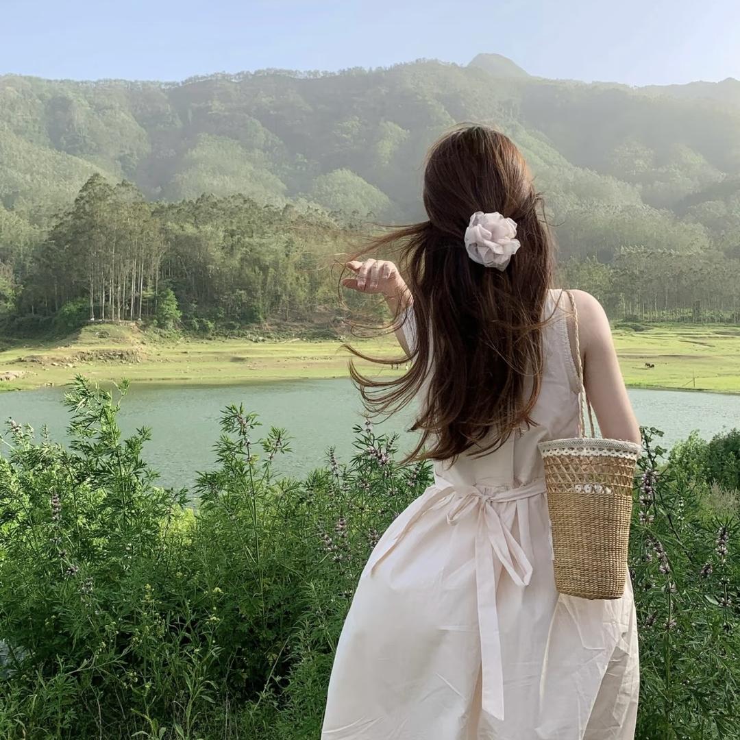 ღ是君君吖