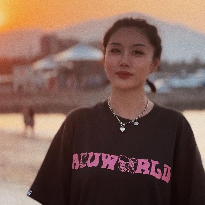 安吉娜的猪娃