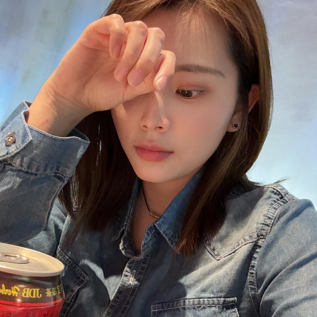 我的眼睛👀会笑i