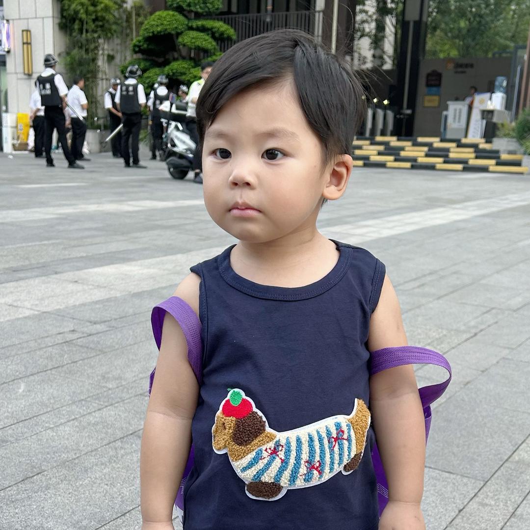 岩岩是小胖墩