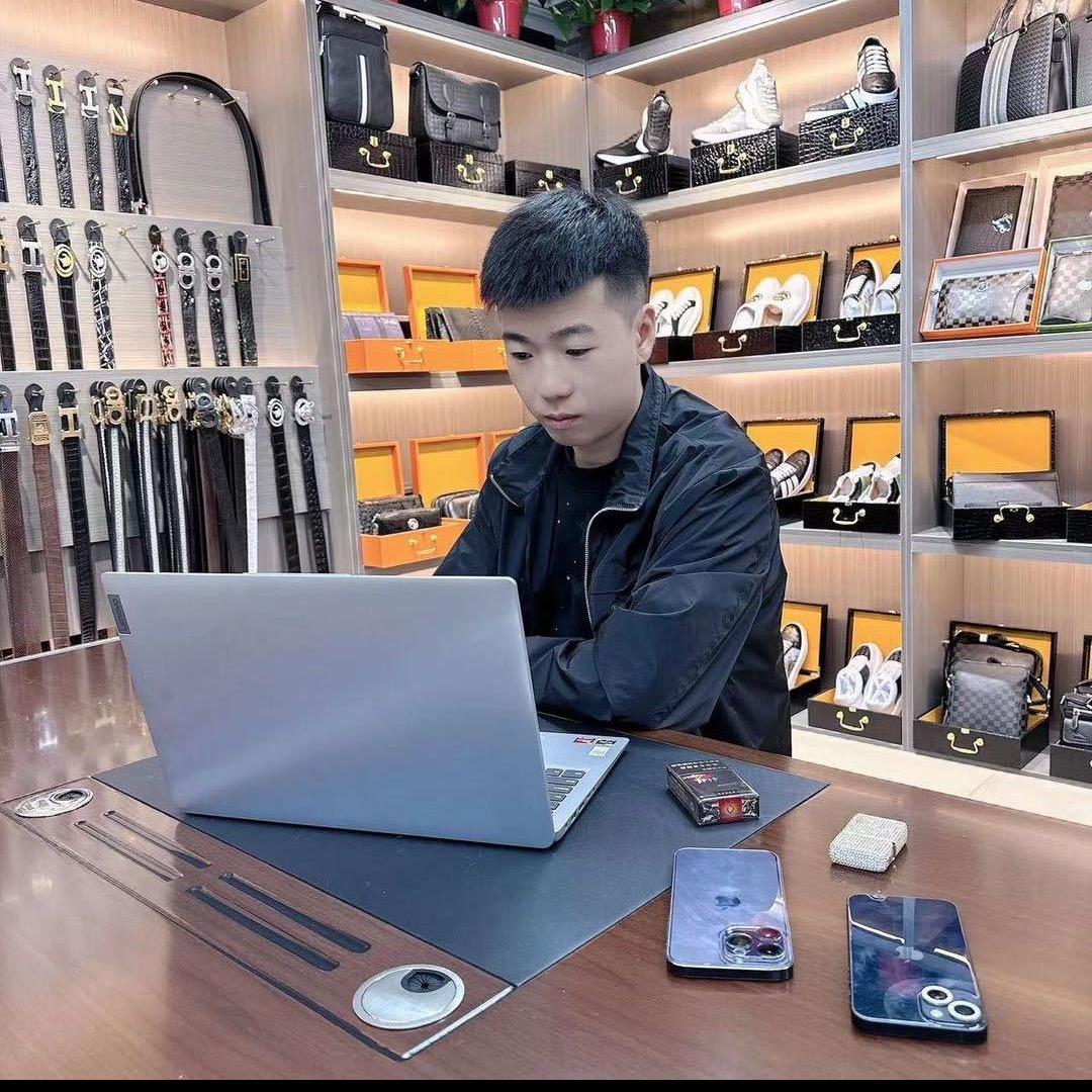 新胜箱包皮具工厂店